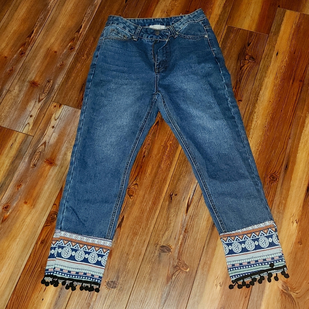 Very cute jeans with a bottom that's unique.